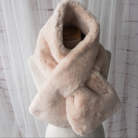 MINISO Faux Fur Scarf Neck Warmer One Size - Picture 3 of 7